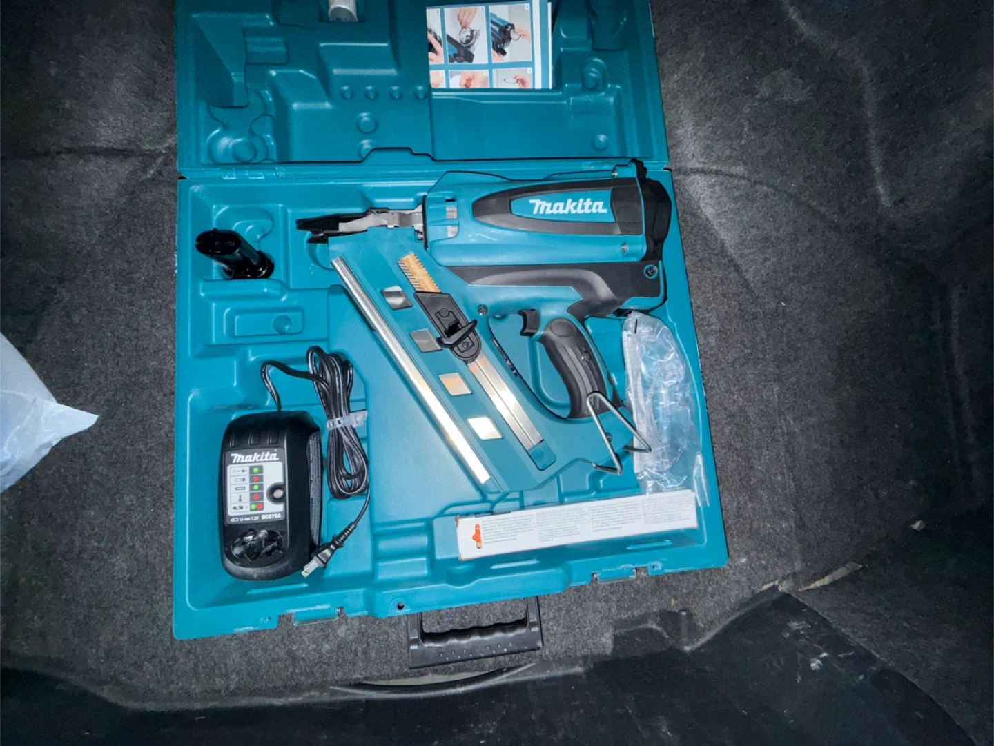 Makita Cordless Brad Nailer Kit with Case and Charger