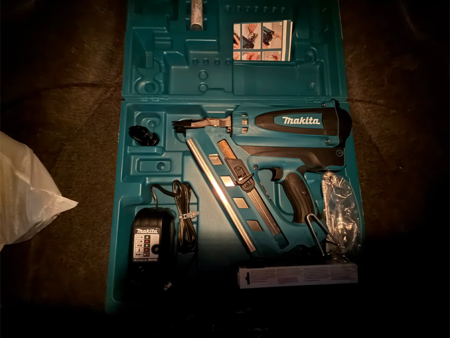 Makita Cordless Brad Nailer with Case and Charger - photo 5