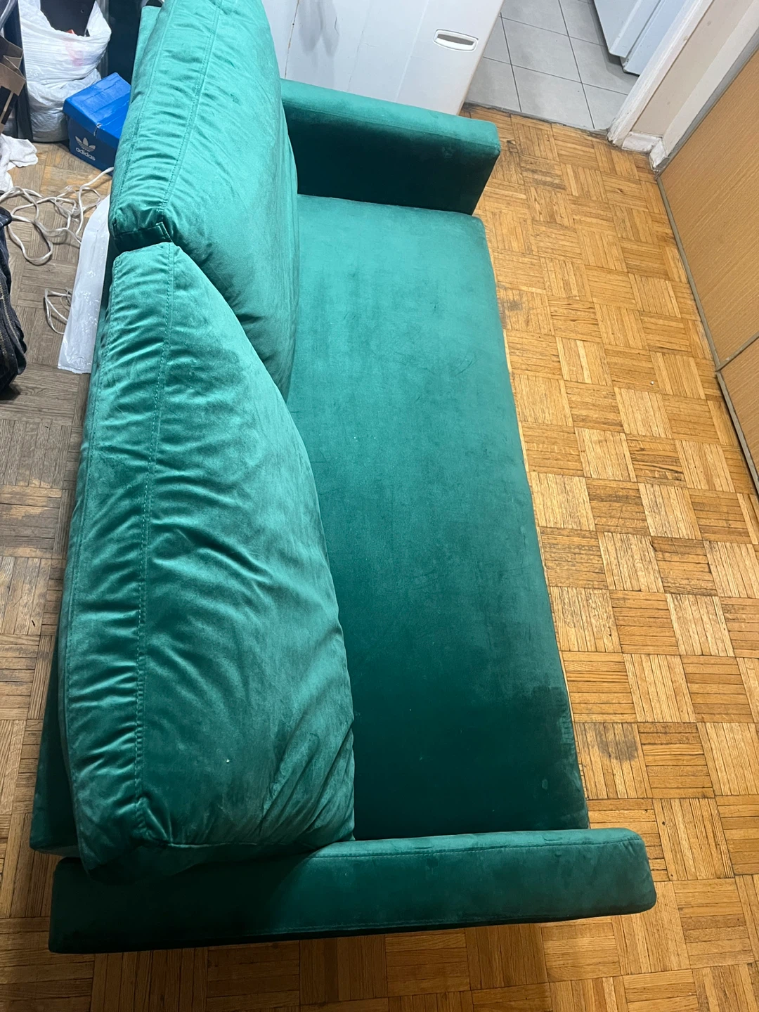*Needs to go ASAP* Ishai 62'' Velvet Square Arm Loveseat Sofa - photo 3