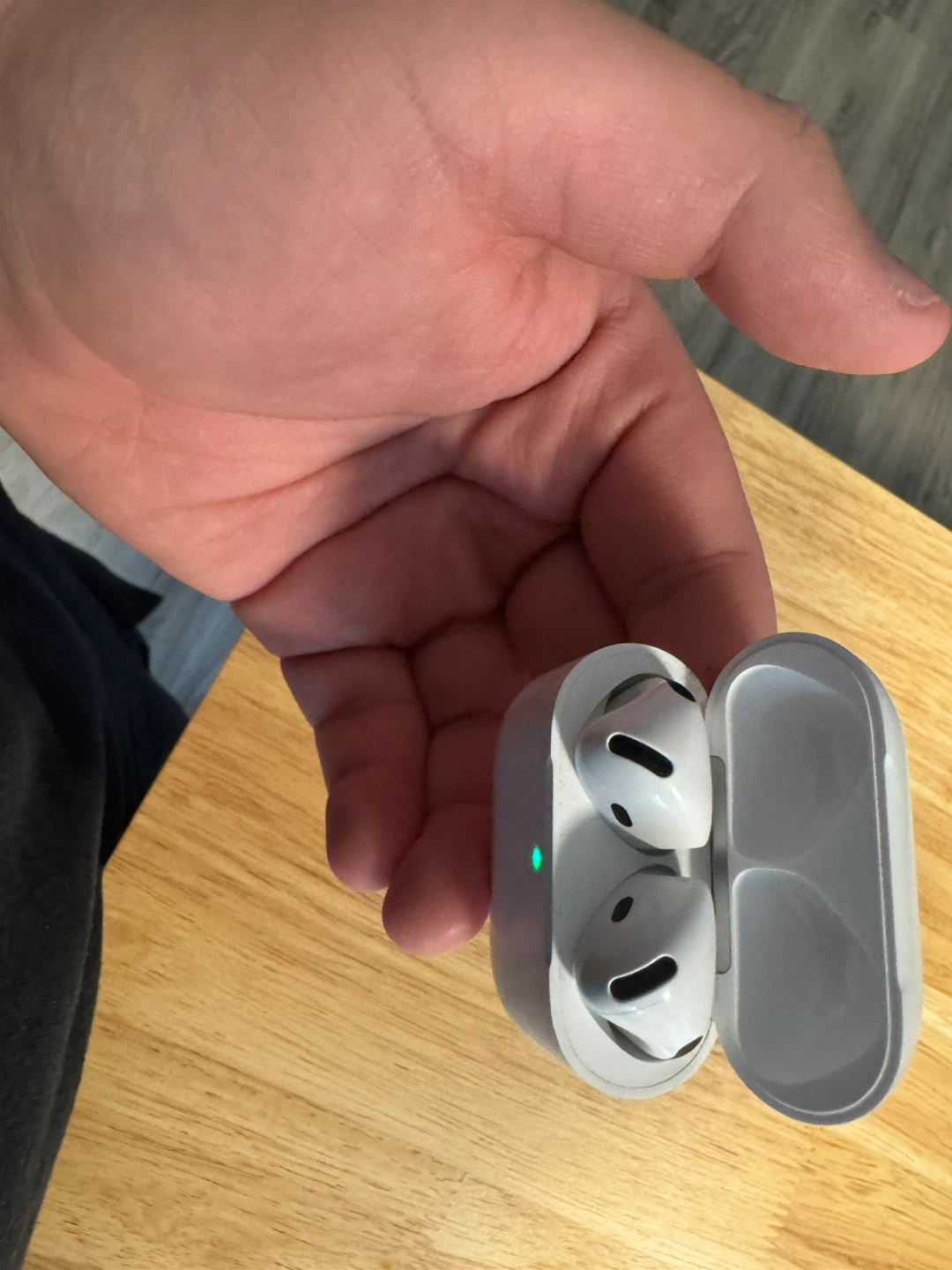 Apple AirPods 4s ANC - photo 3