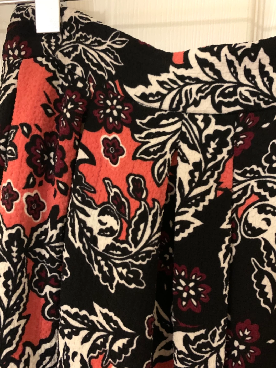 H&M Pleated Floral Skirt Size 2 - photo 2