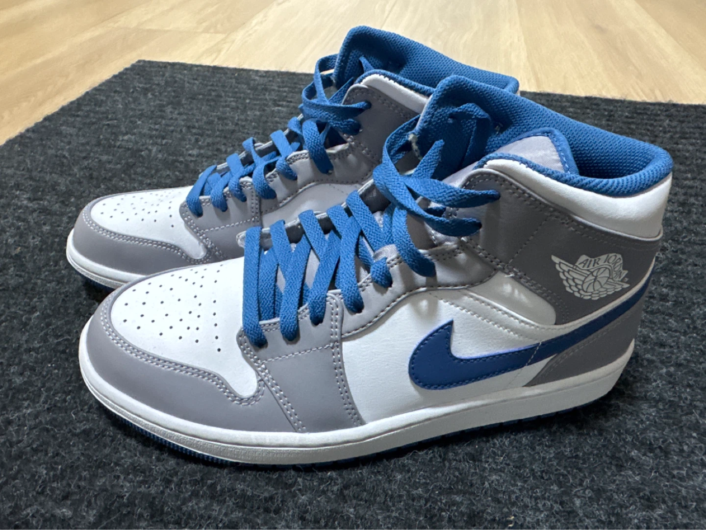 Jordan 1 Mid SE 'Light Smoke Grey Blue' Sneakers - photo 3