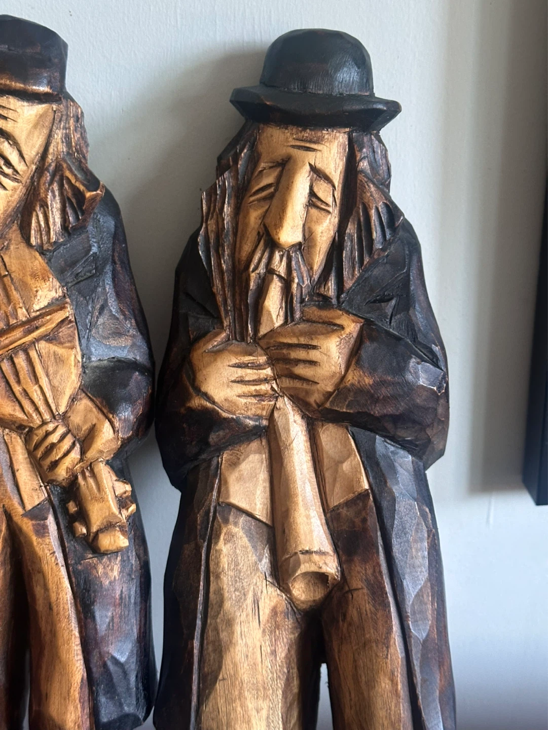 Pair of vintage signed wood  band player carvings - photo 3