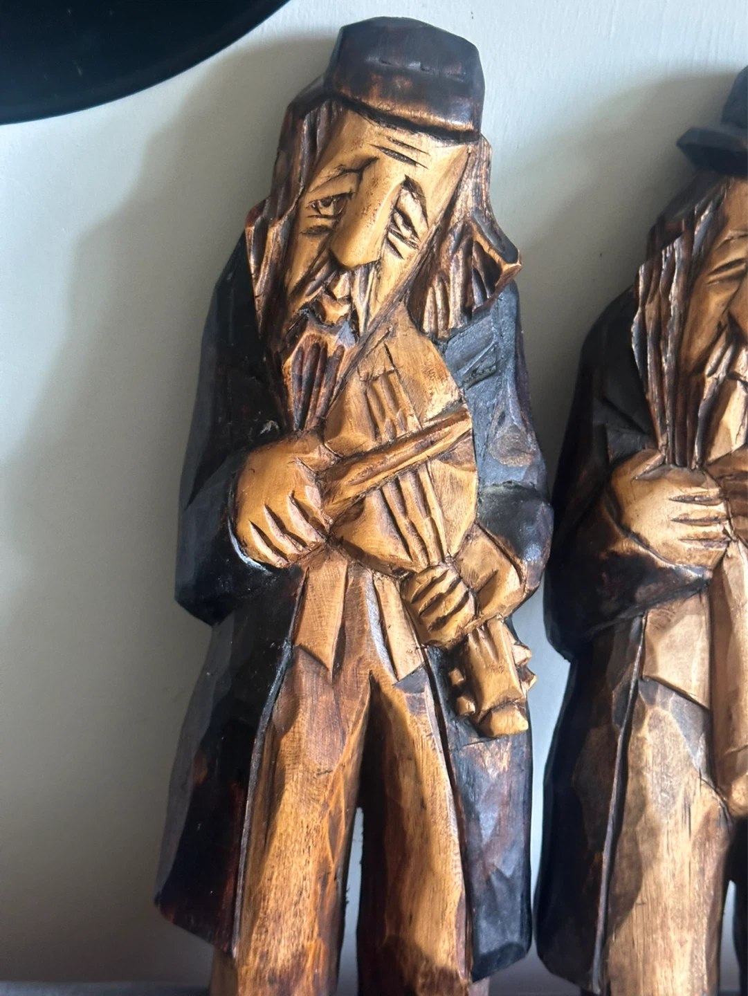 Pair of vintage signed wood  band player carvings - photo 2