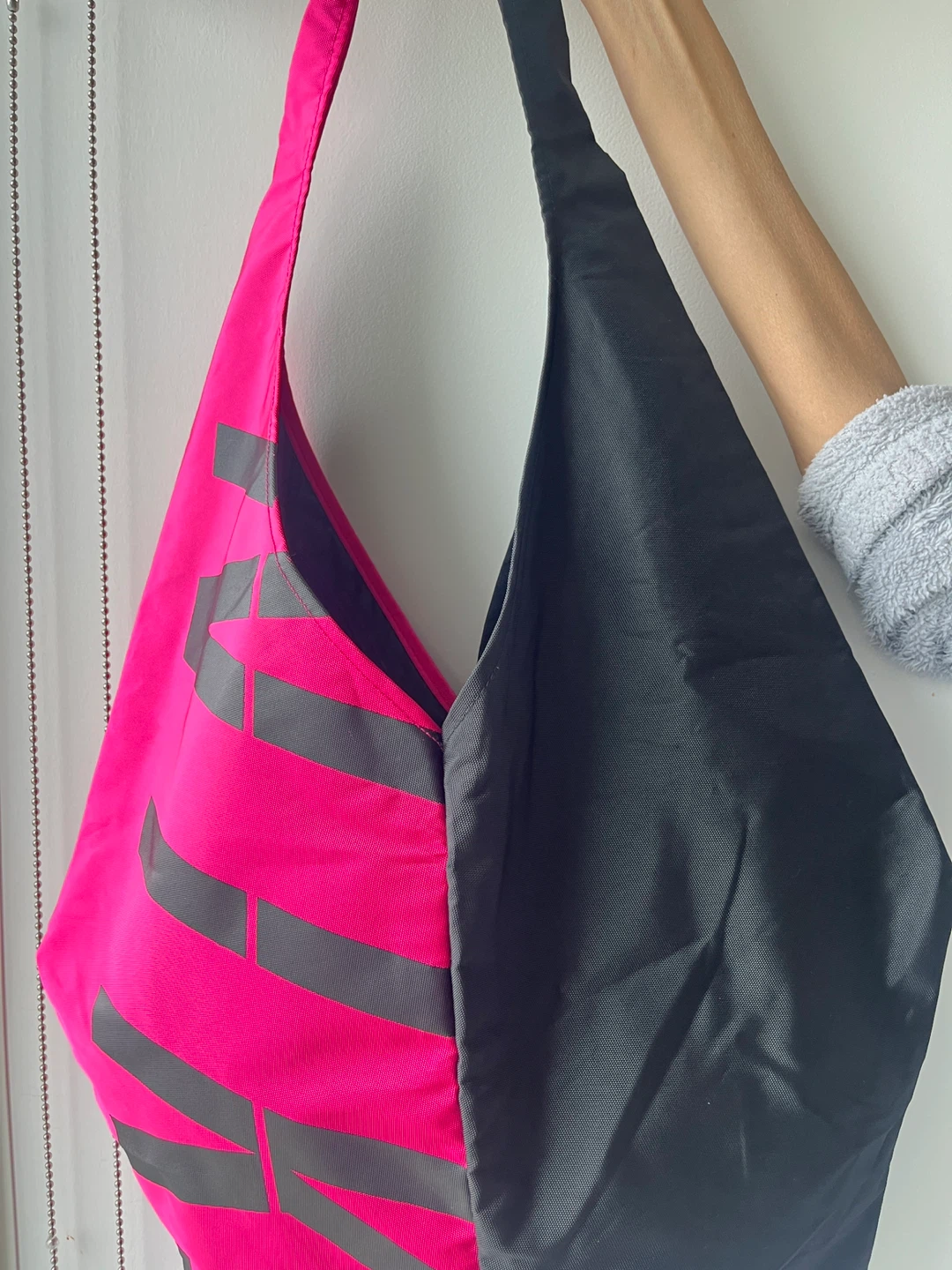 Nike Pink and Black Shoulder Bag - photo 2