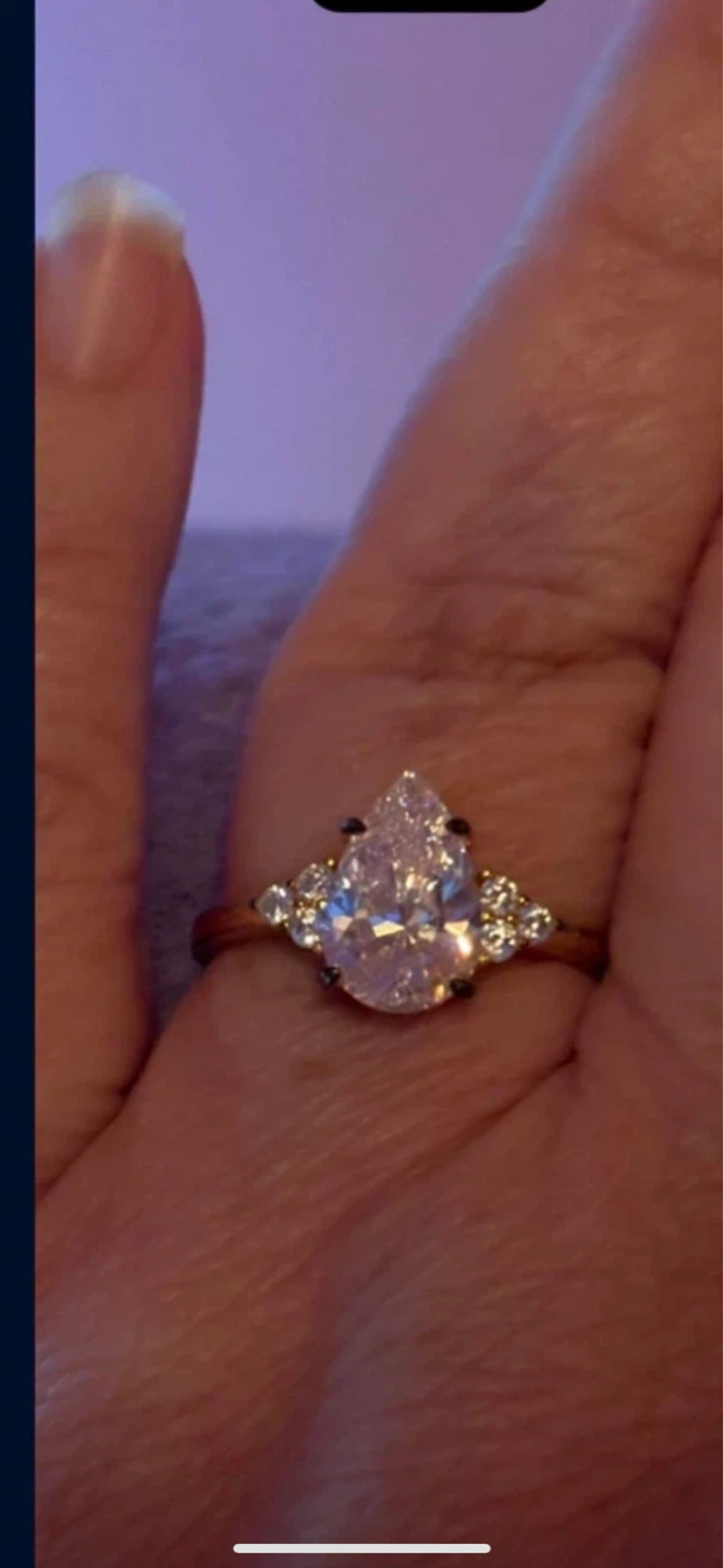 Pear Cut Gold Engagement Ring - photo 2
