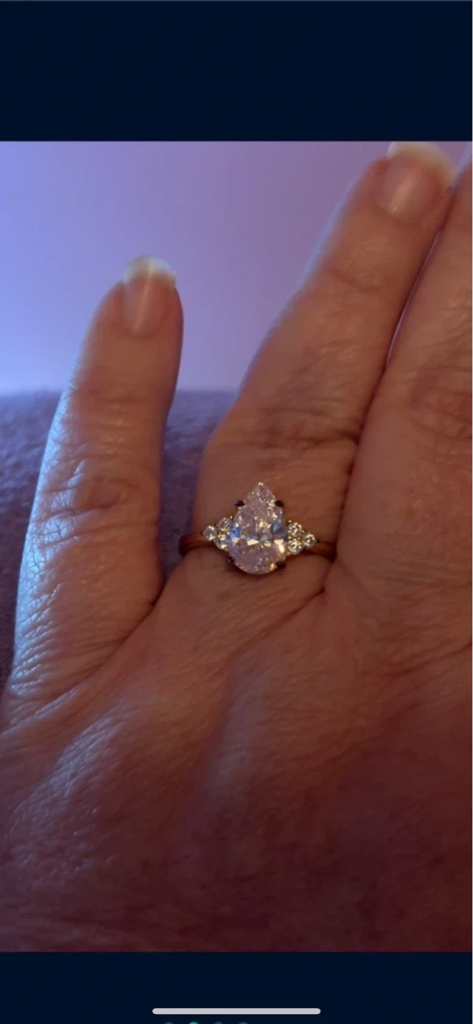 Pear Cut Gold Engagement Ring - photo 3