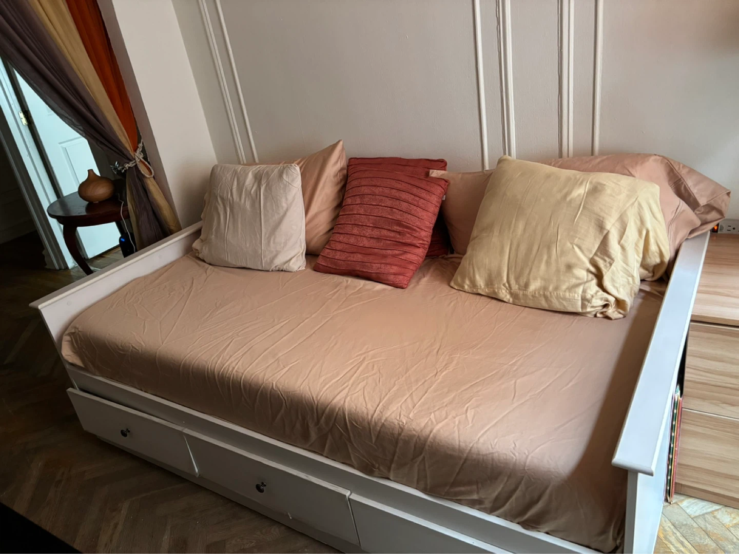 White Daybed with Drawers