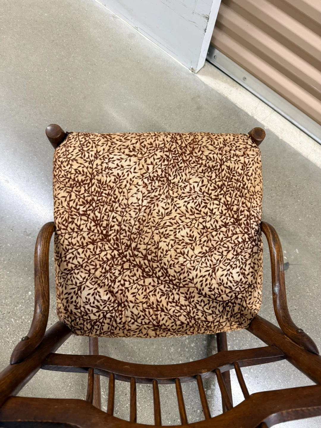 Vintage Wooden Rocking Chair with Floral Cushion - photo 5
