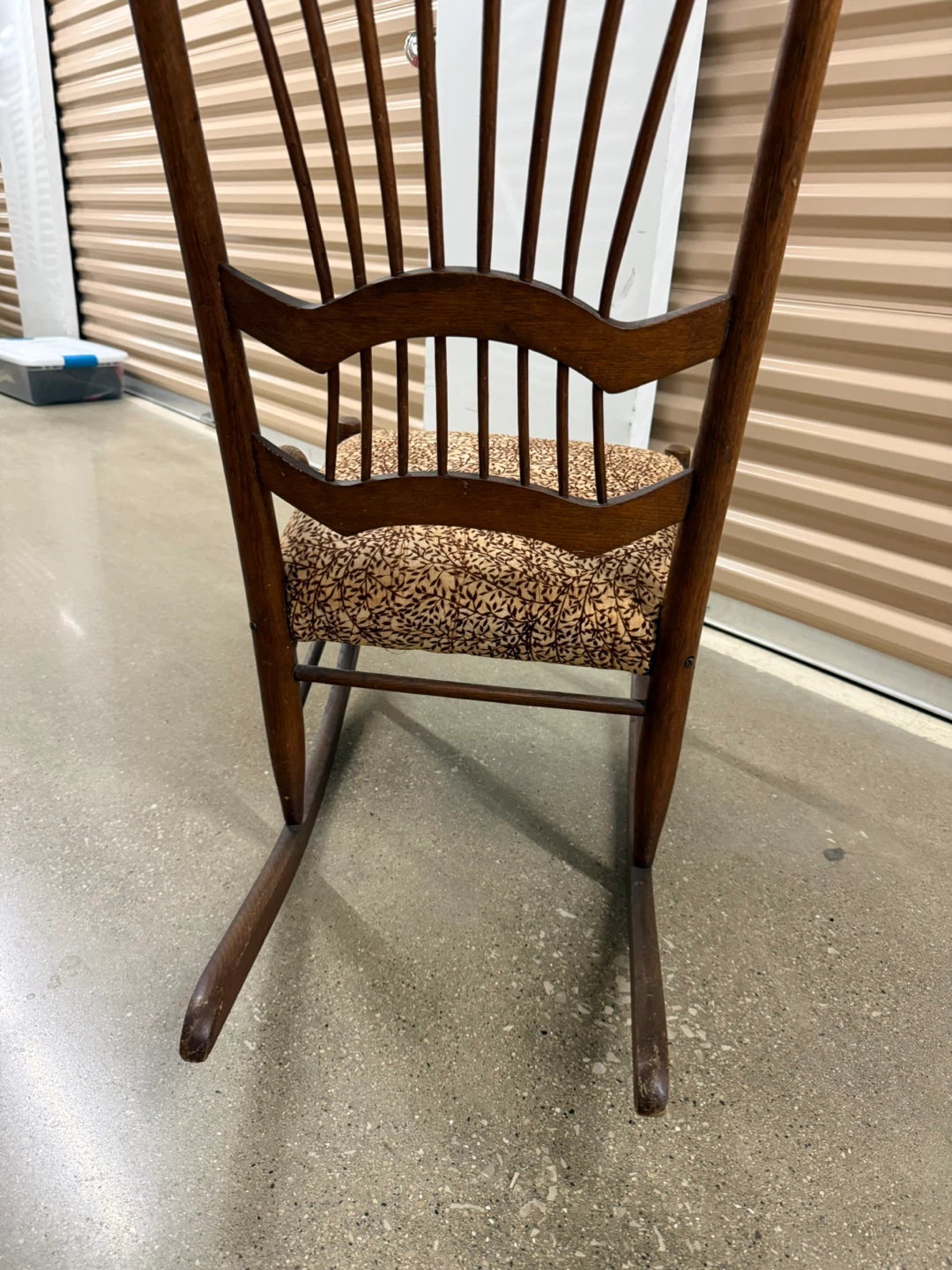 Vintage Wooden Rocking Chair with Floral Cushion - photo 4
