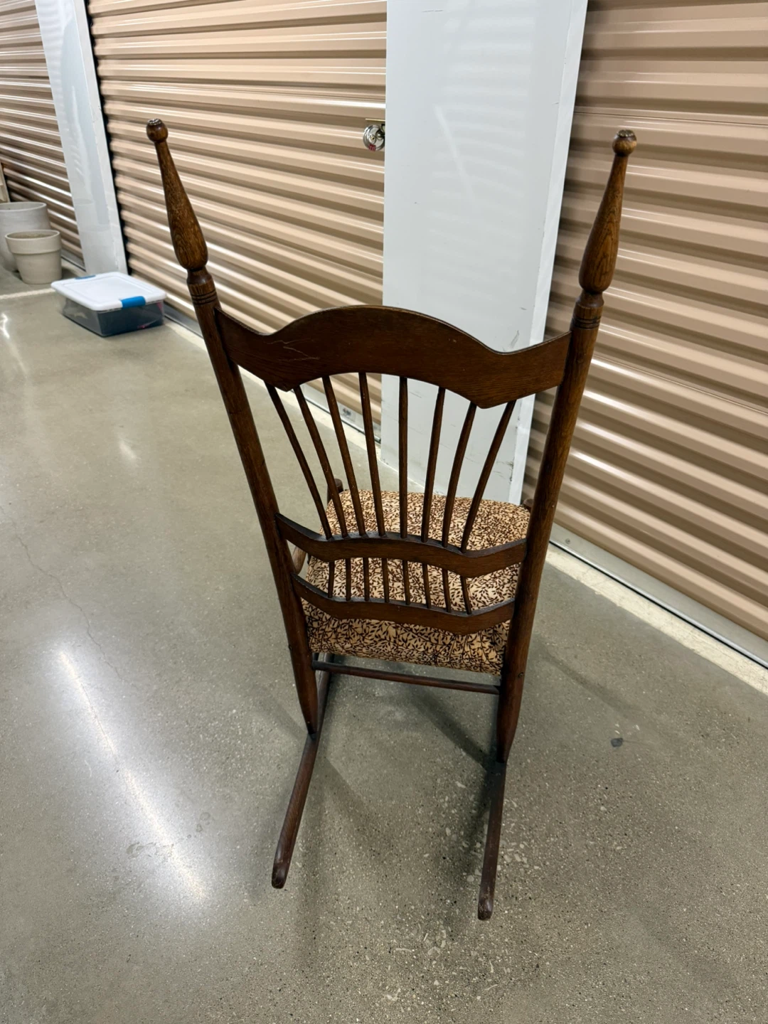 Vintage Wooden Rocking Chair with Floral Cushion - photo 3