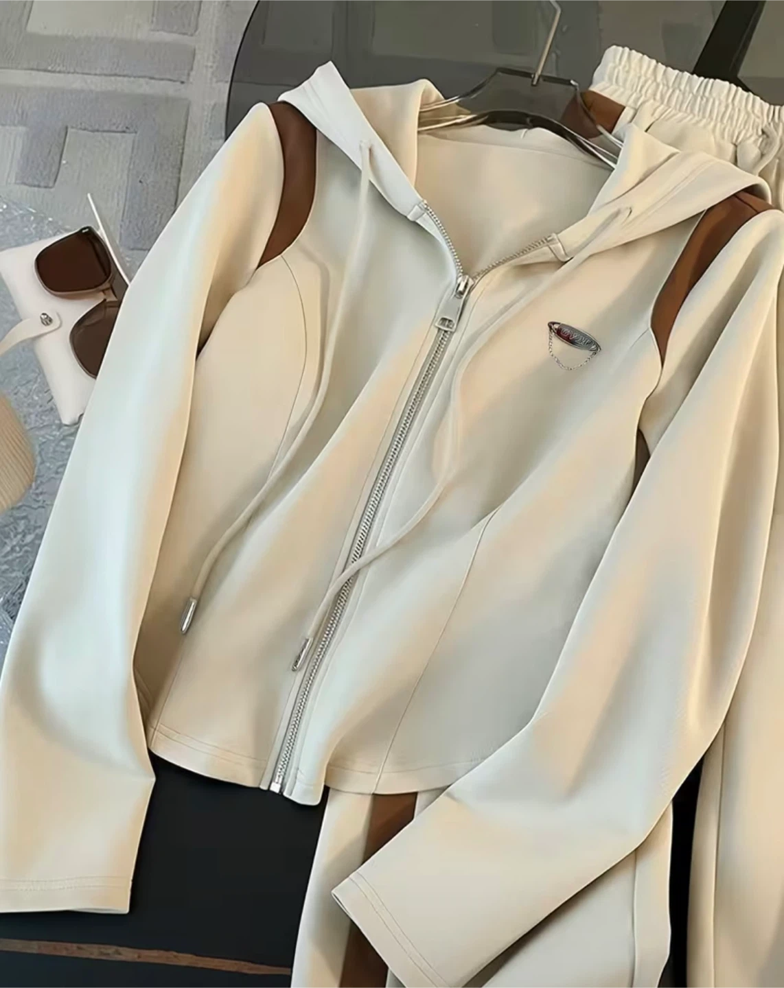 New Cream and brown tracksuit set - photo 3