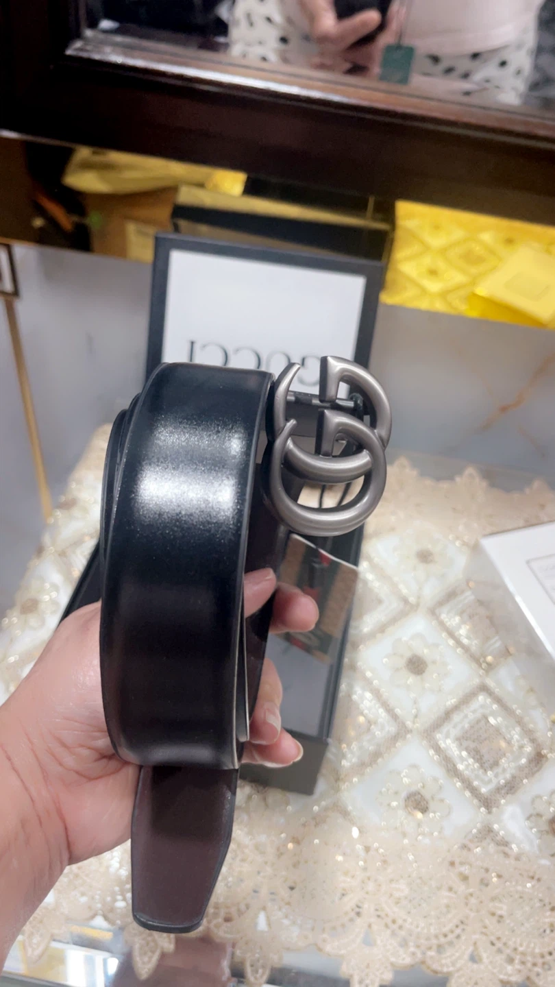Gucci Black Leather Reversible Belt with GG Buckle - photo 4