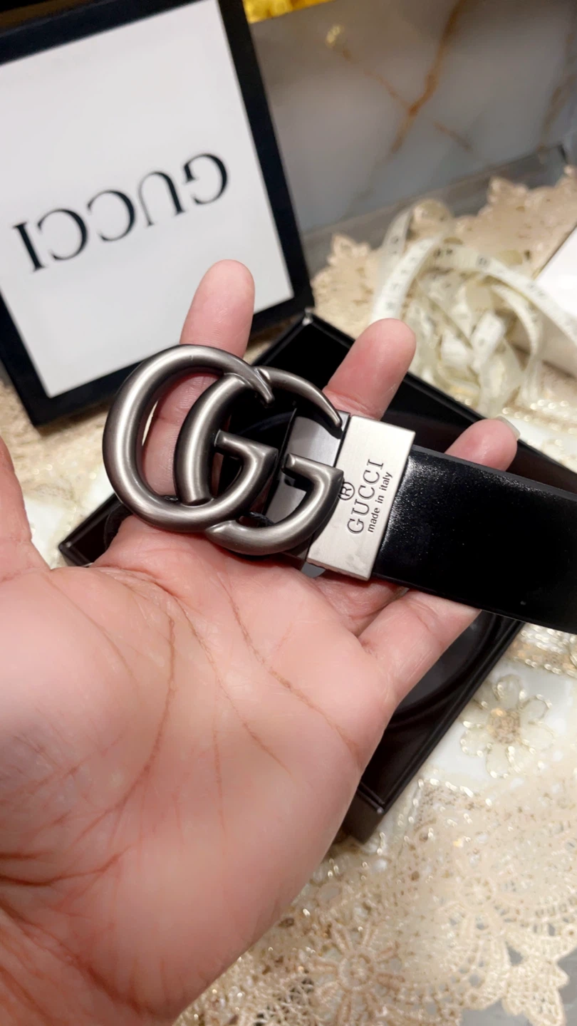 Gucci Black Leather Reversible Belt with GG Buckle