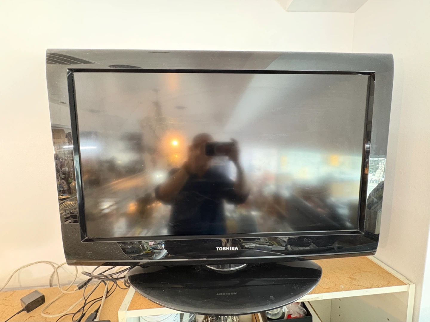 32 inch Toshiba LCD TV with Remote