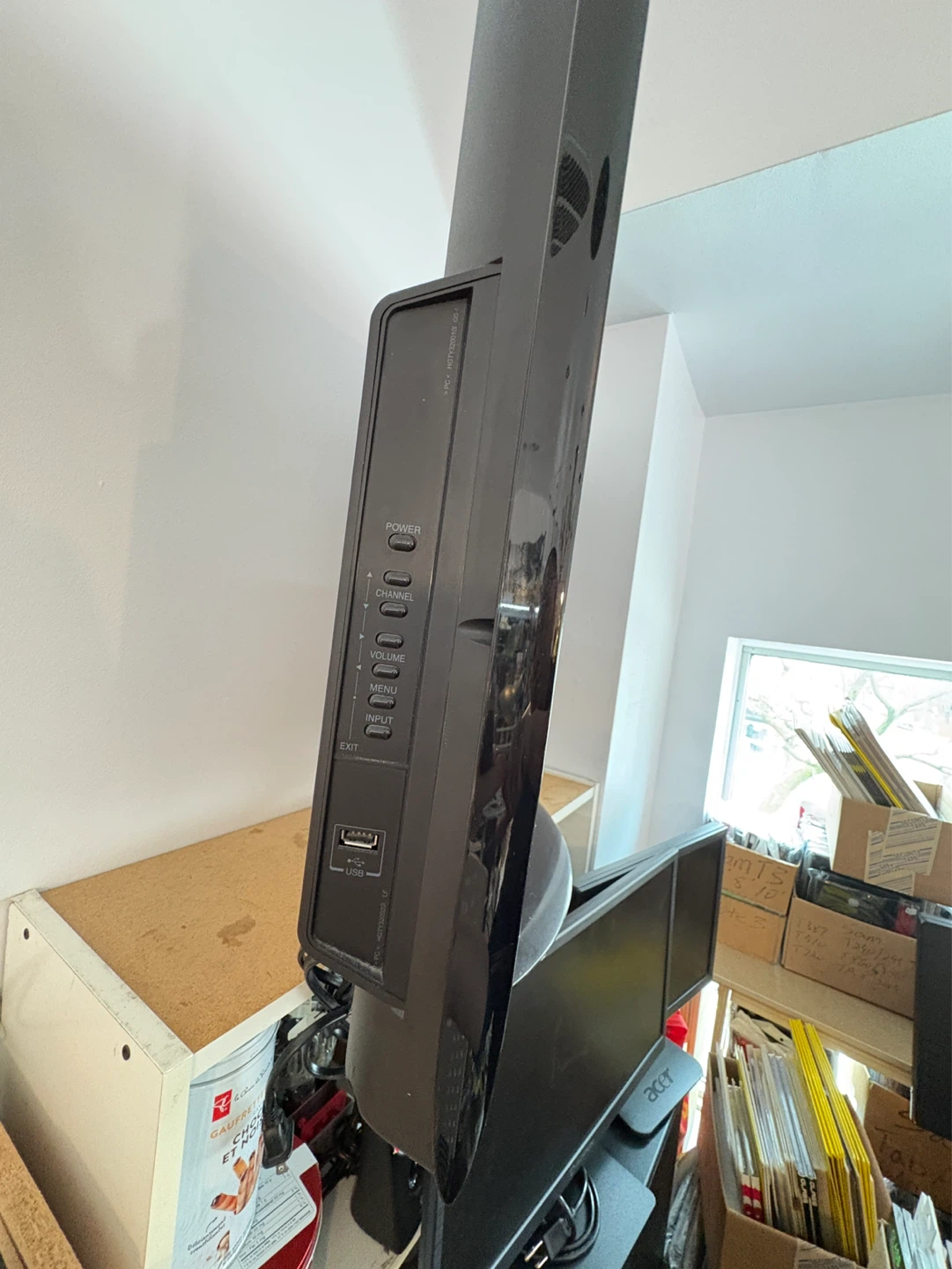 32 inch Toshiba LCD TV with Remote - photo 2