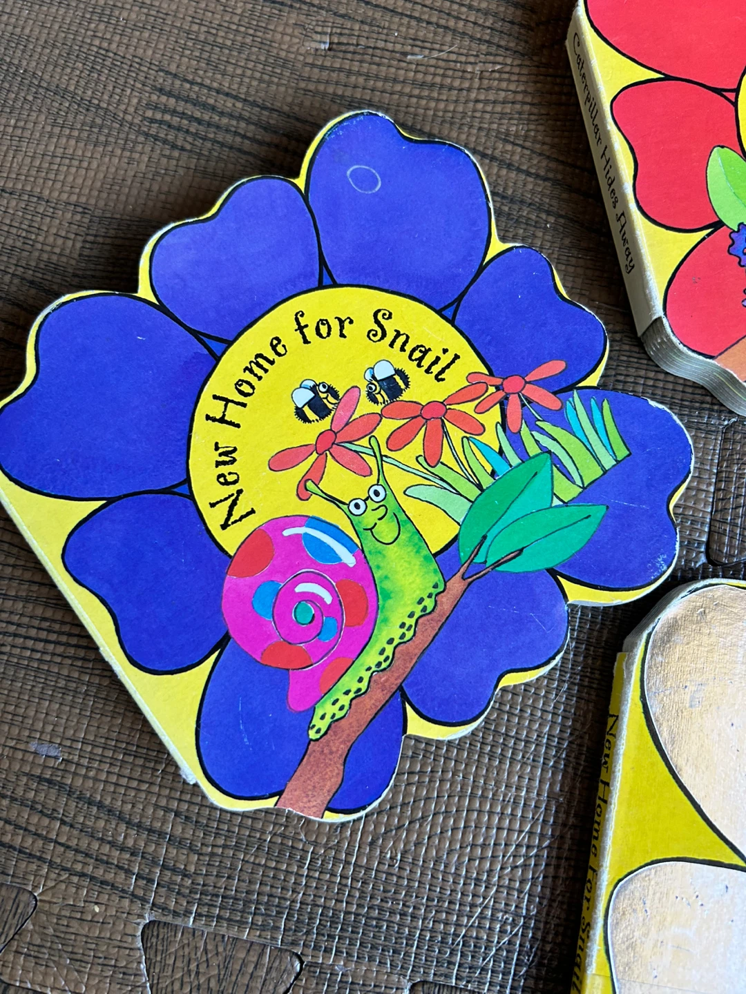 “New Home for Snail" Flower Shaped Books (Set of 5) - photo 3
