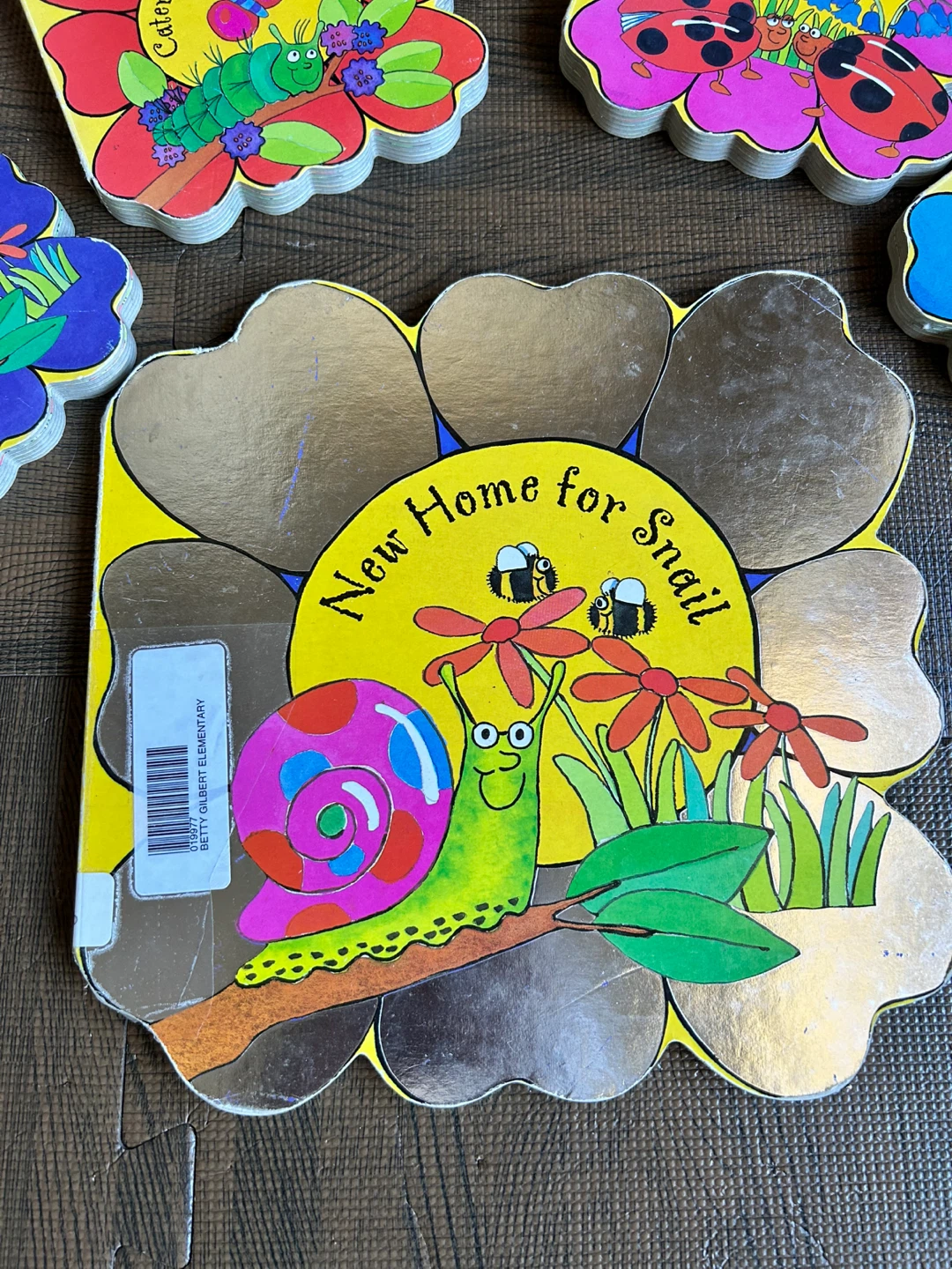 “New Home for Snail" Flower Shaped Books (Set of 5) - photo 2
