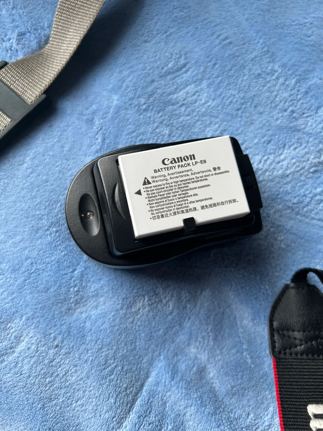 Canon EOS Rebel T2i DSLR Camera with 18-55mm Lens and Bag - photo 5