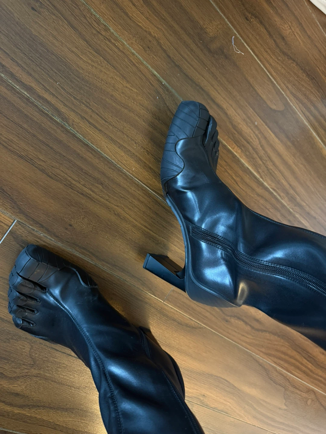 Black Toe Boots with Zipper - photo 2