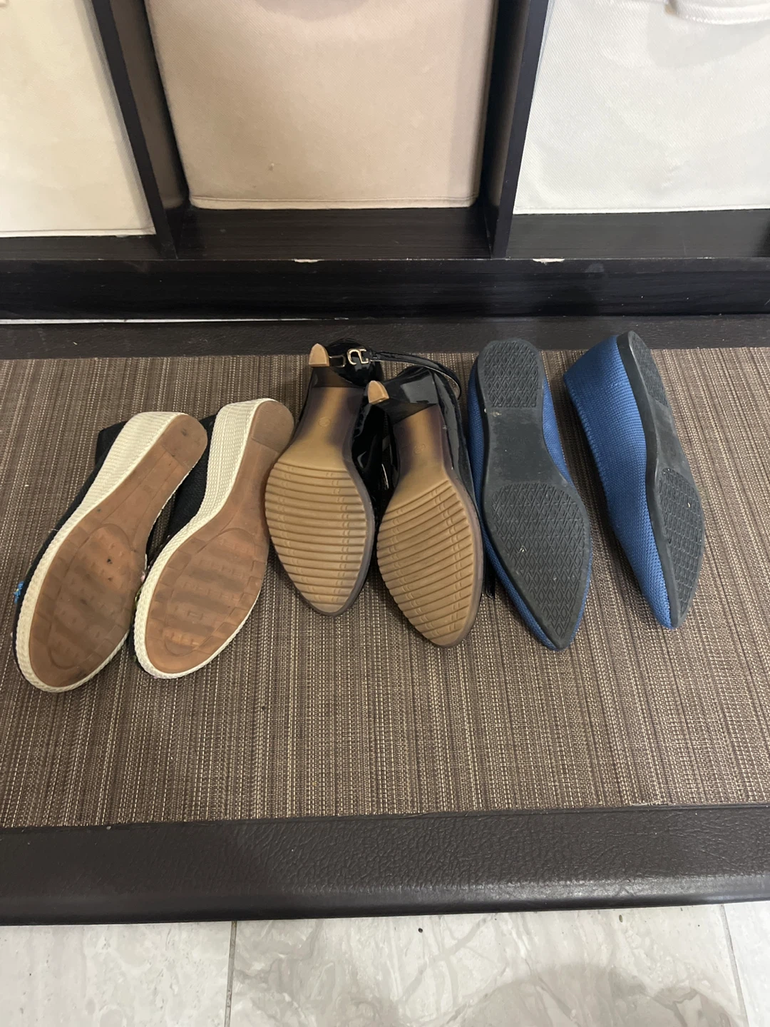 Lot of 3 Pairs of Women's Shoes - photo 2