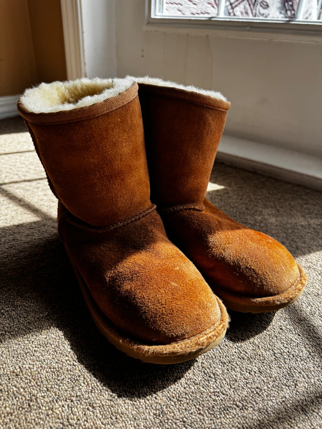 UGG Australia Classic Short Boots - Brown Suede Sheepskin Lined - photo 3