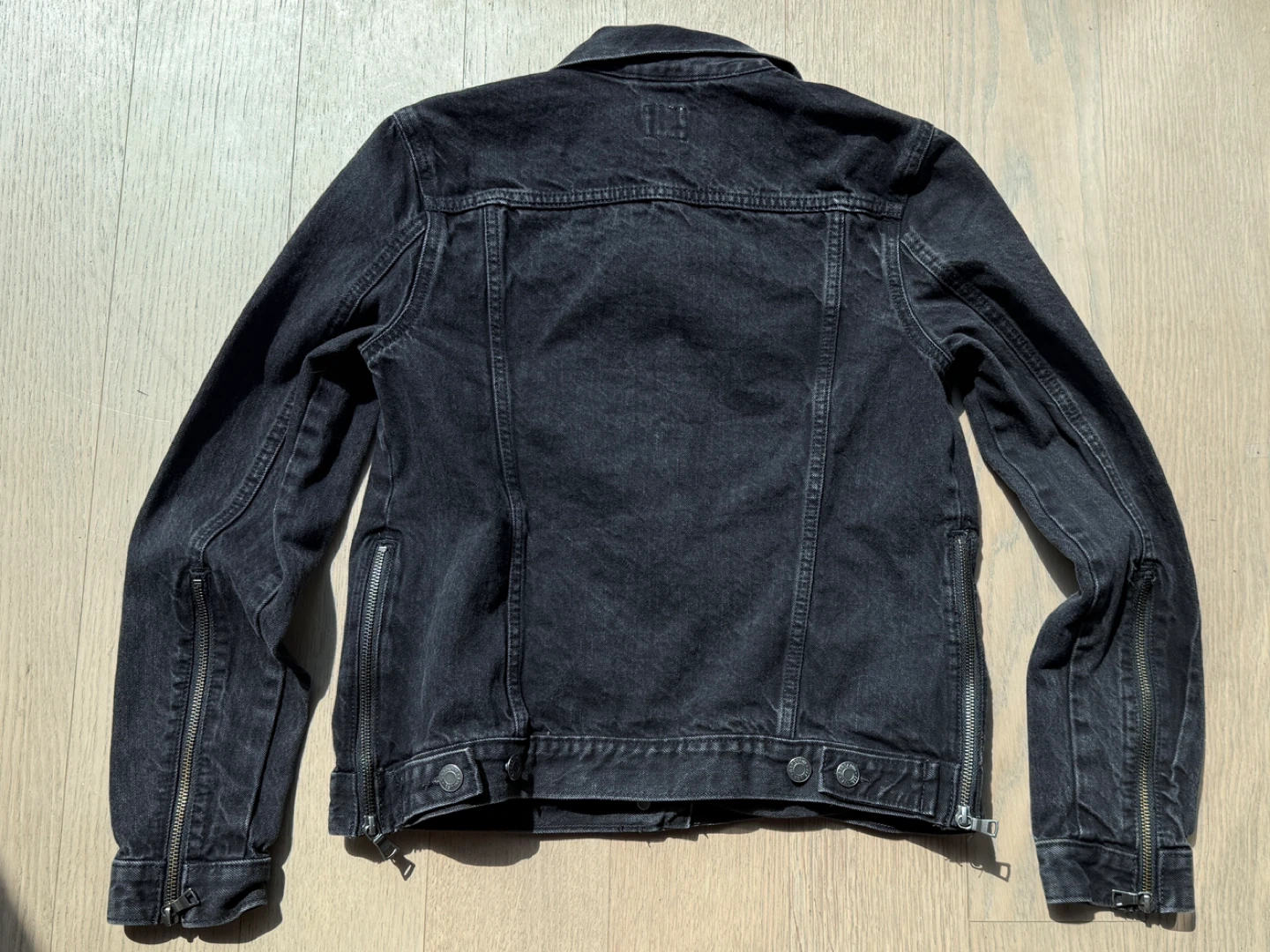 Gap 1969 Black Denim Trucker Jacket size Med - photo 2
