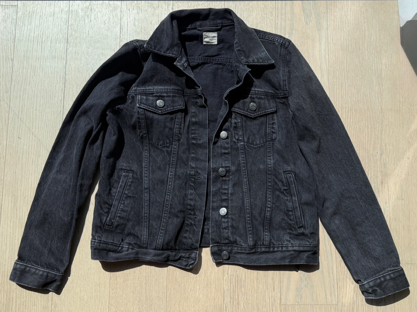 Gap 1969 Black Denim Trucker Jacket size Med