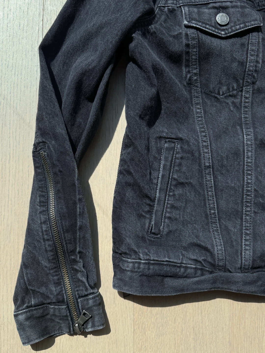 Gap 1969 Black Denim Trucker Jacket size Med - photo 3