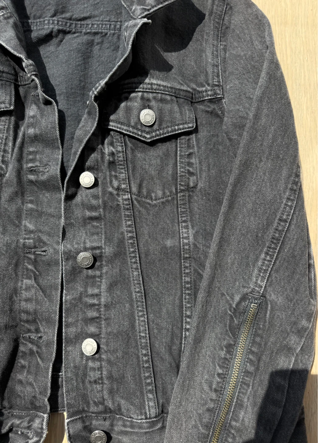 Gap 1969 Black Denim Trucker Jacket size Med - photo 5