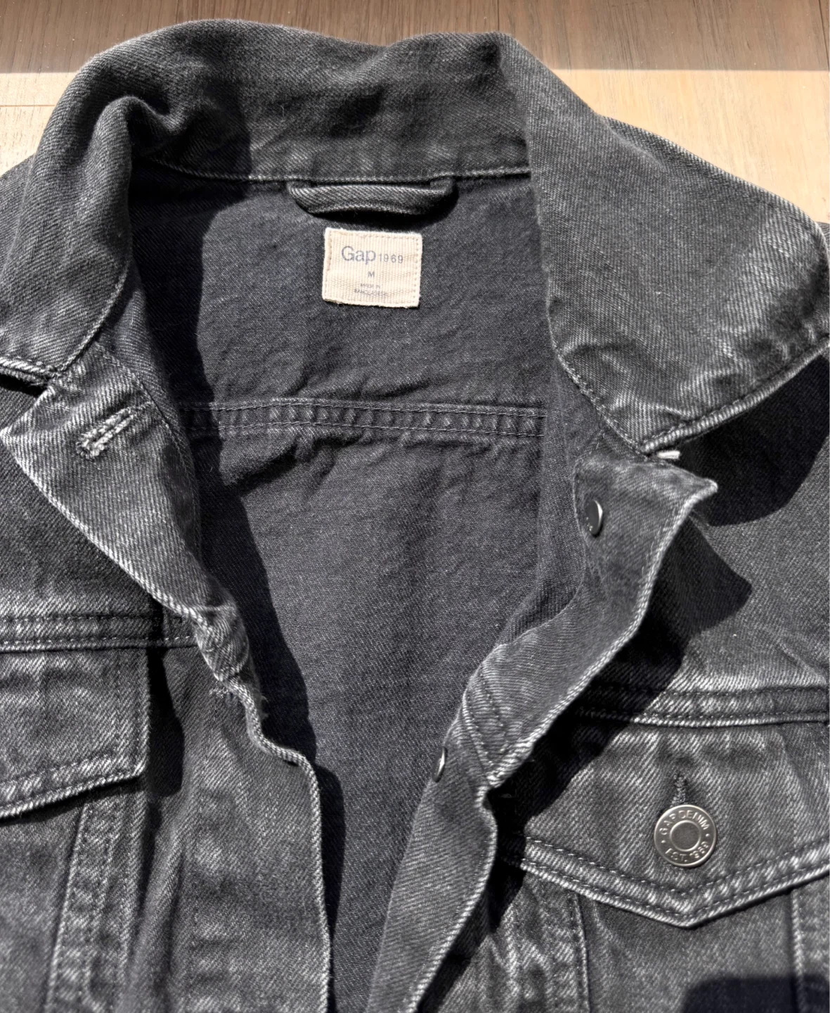 Gap 1969 Black Denim Trucker Jacket size Med - photo 4