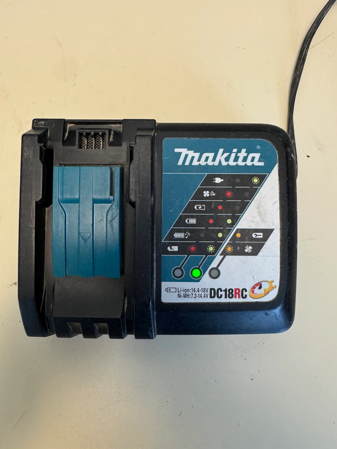 Makita DC18RC Fast Charger - photo 2
