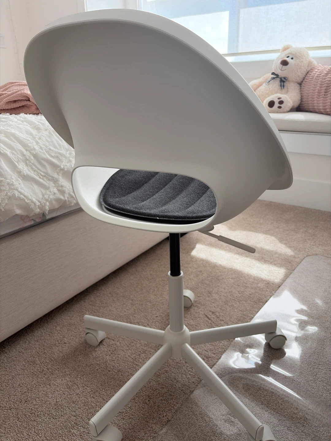White Swivel Office Chair with Black Cushion - photo 3