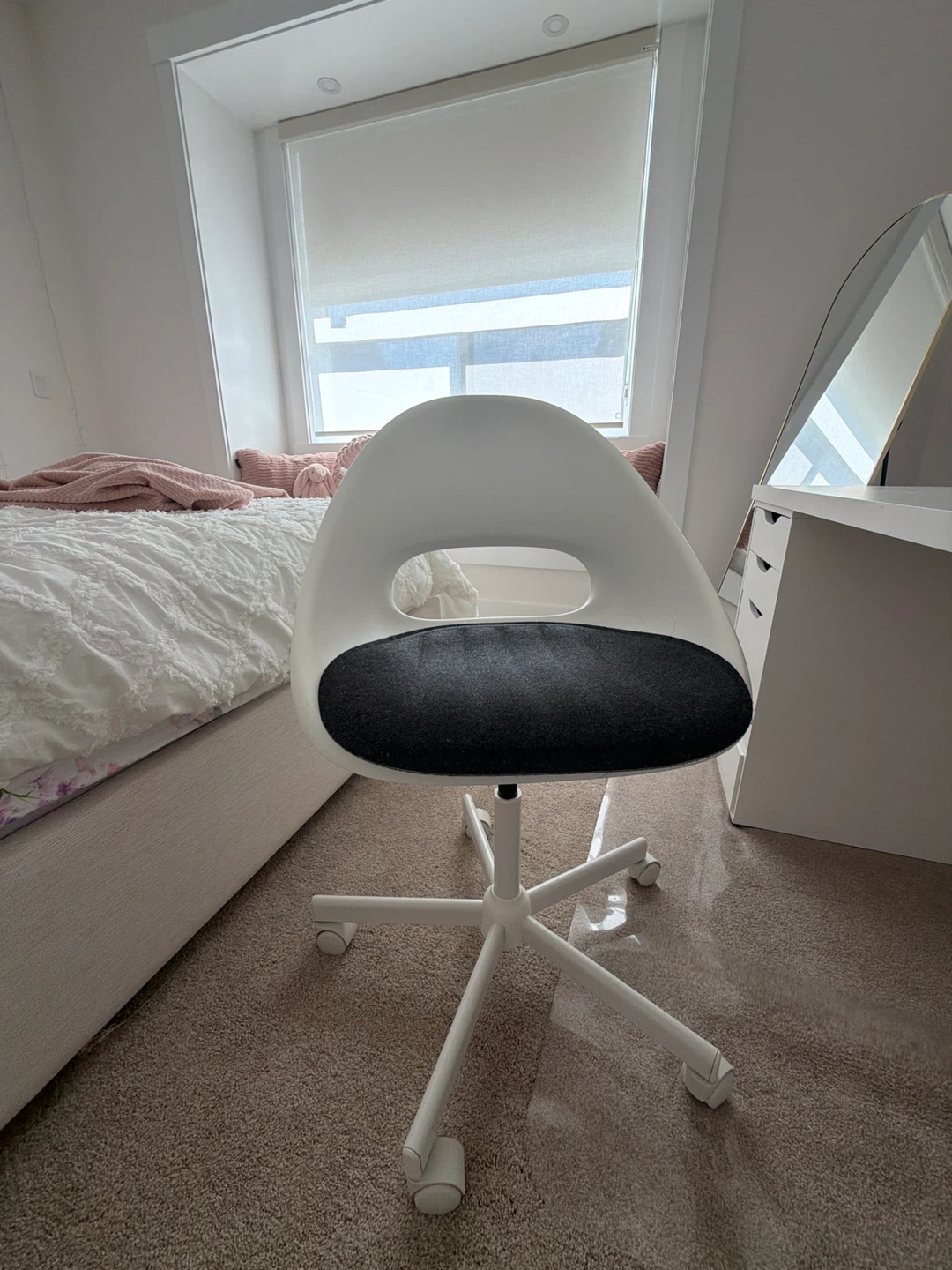 White Swivel Office Chair with Black Cushion - photo 4