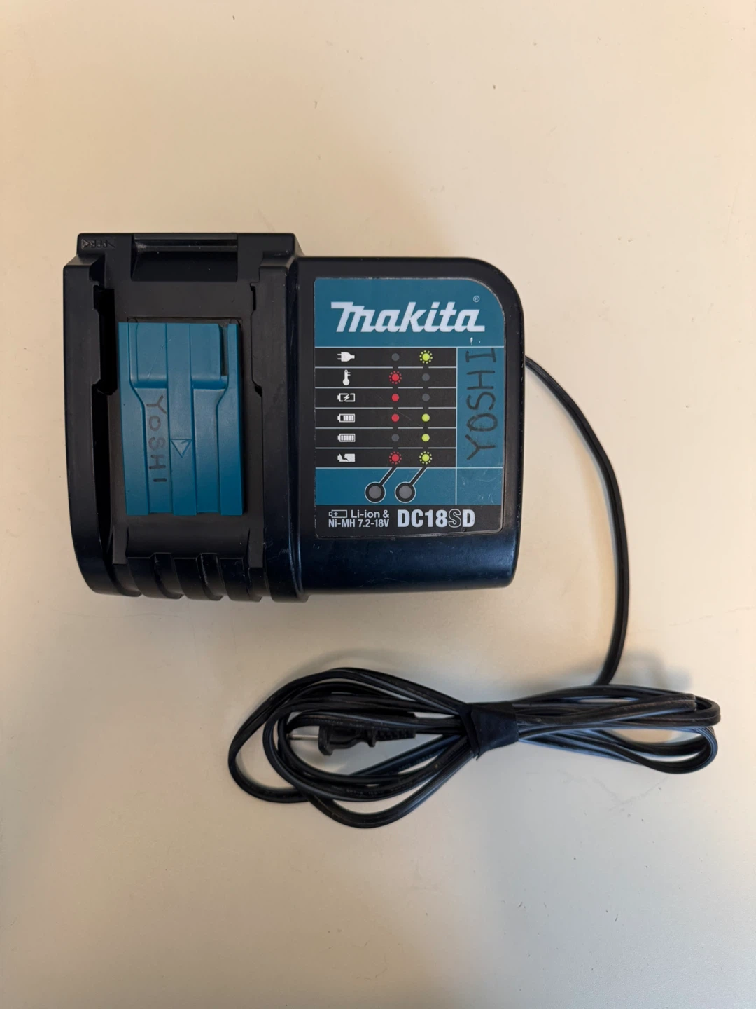 Makita DC18SD Charger - photo 3