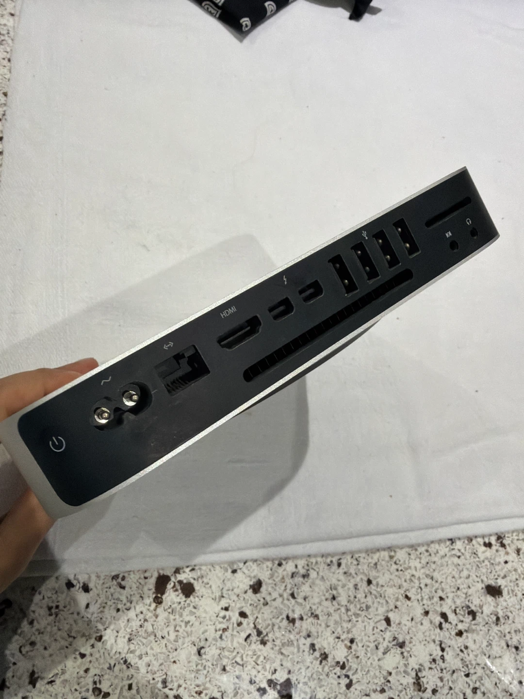 Mac Mini – 1TB Fusion Drive, 8GB, 2.6Ghz i5  – Perfect Condition - photo 3
