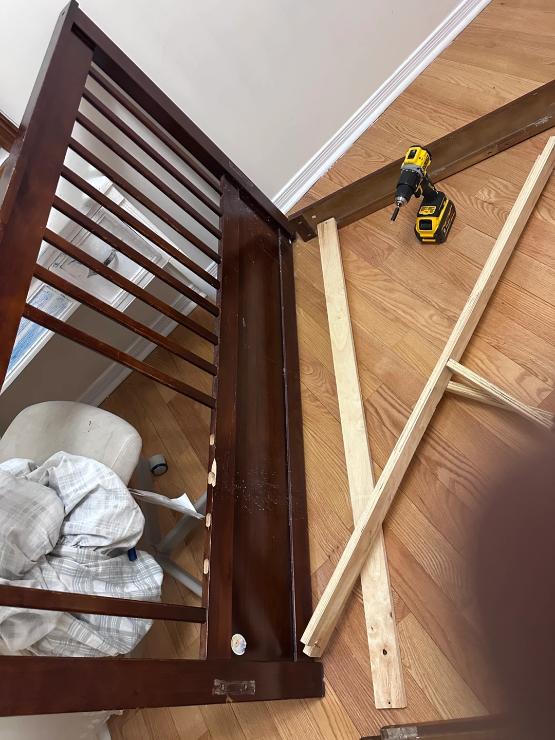 Dark Wood Crib with Mattress - photo 2