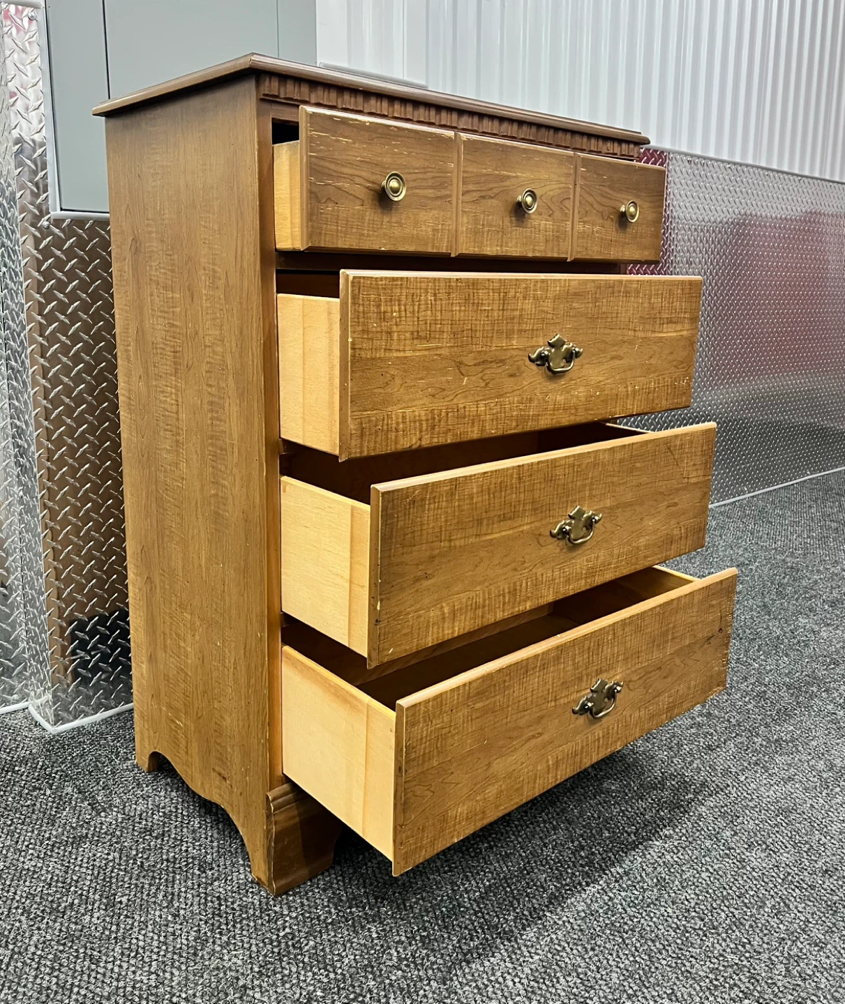 Bassett Furniture Industries 5-Drawer Dresser FREE DELIVERY - photo 3