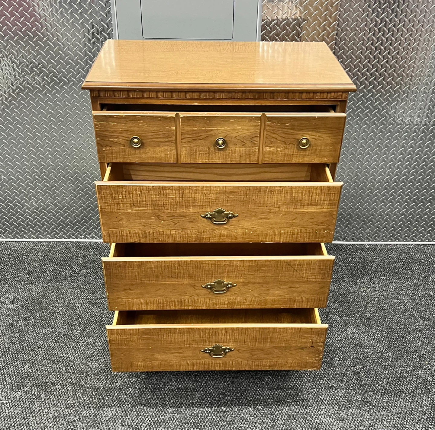 Bassett Furniture Industries 5-Drawer Dresser FREE DELIVERY - photo 4
