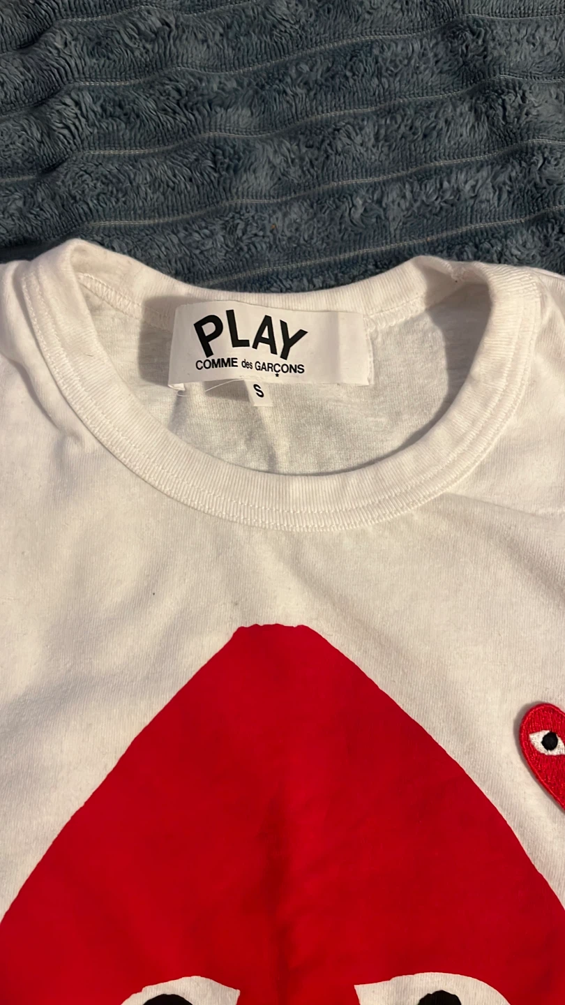 Comme des Garçons PLAY Heart T-Shirt - White/Red/Camo - Size S - photo 2