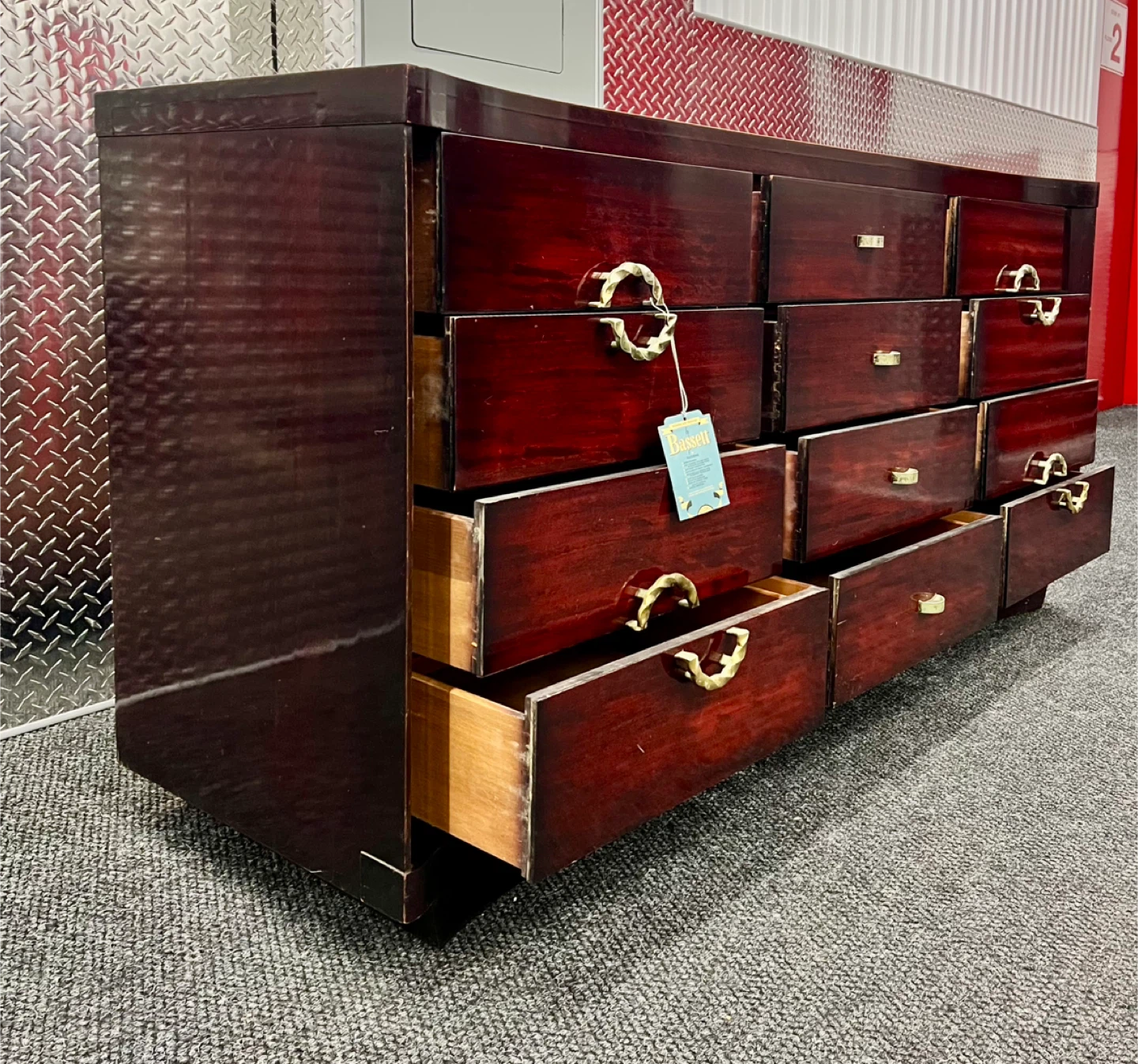 Bassett  Hardwood Dresser with 9 Drawers FREE DELIVERY - photo 5