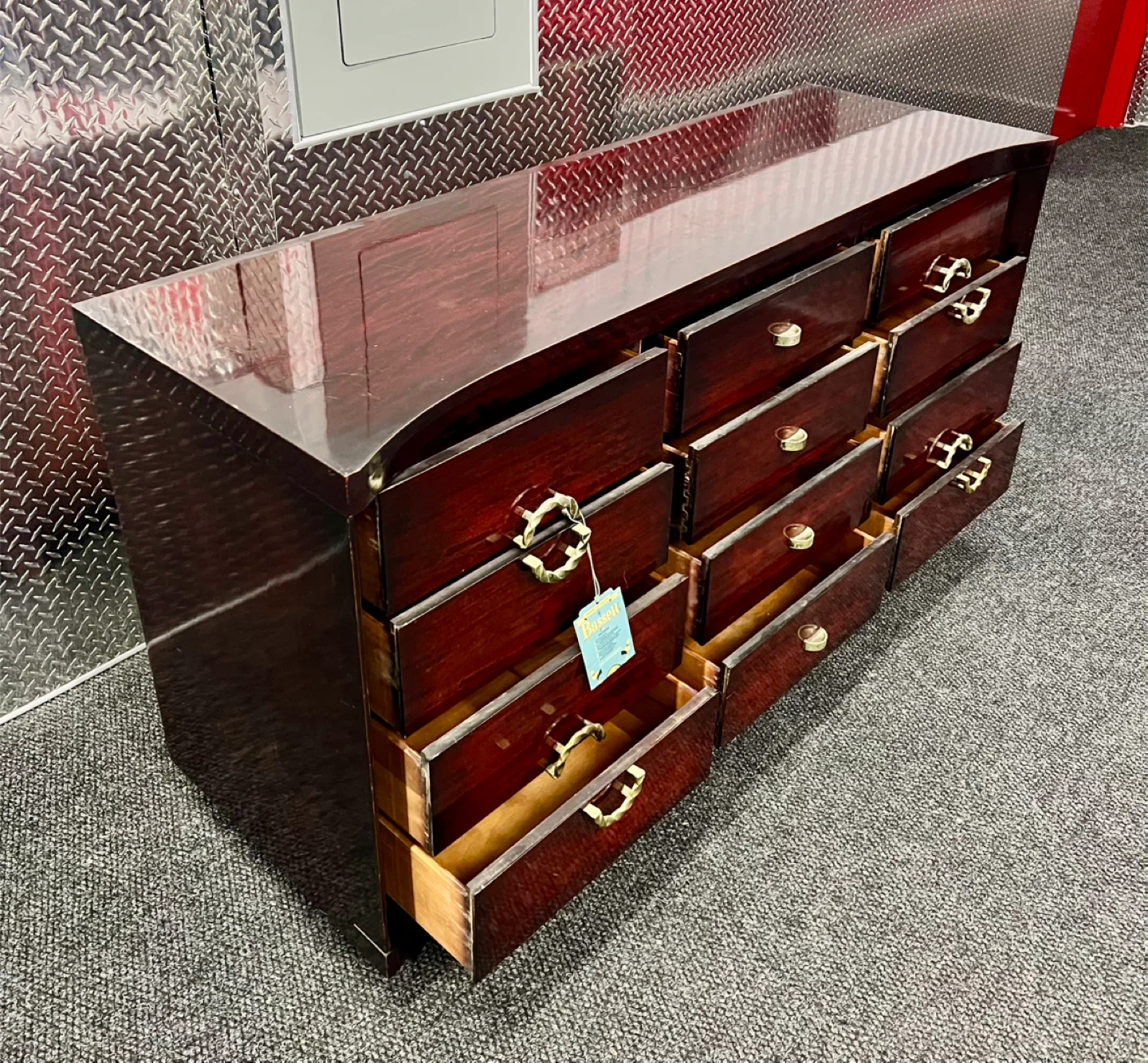 Bassett  Hardwood Dresser with 9 Drawers FREE DELIVERY - photo 3