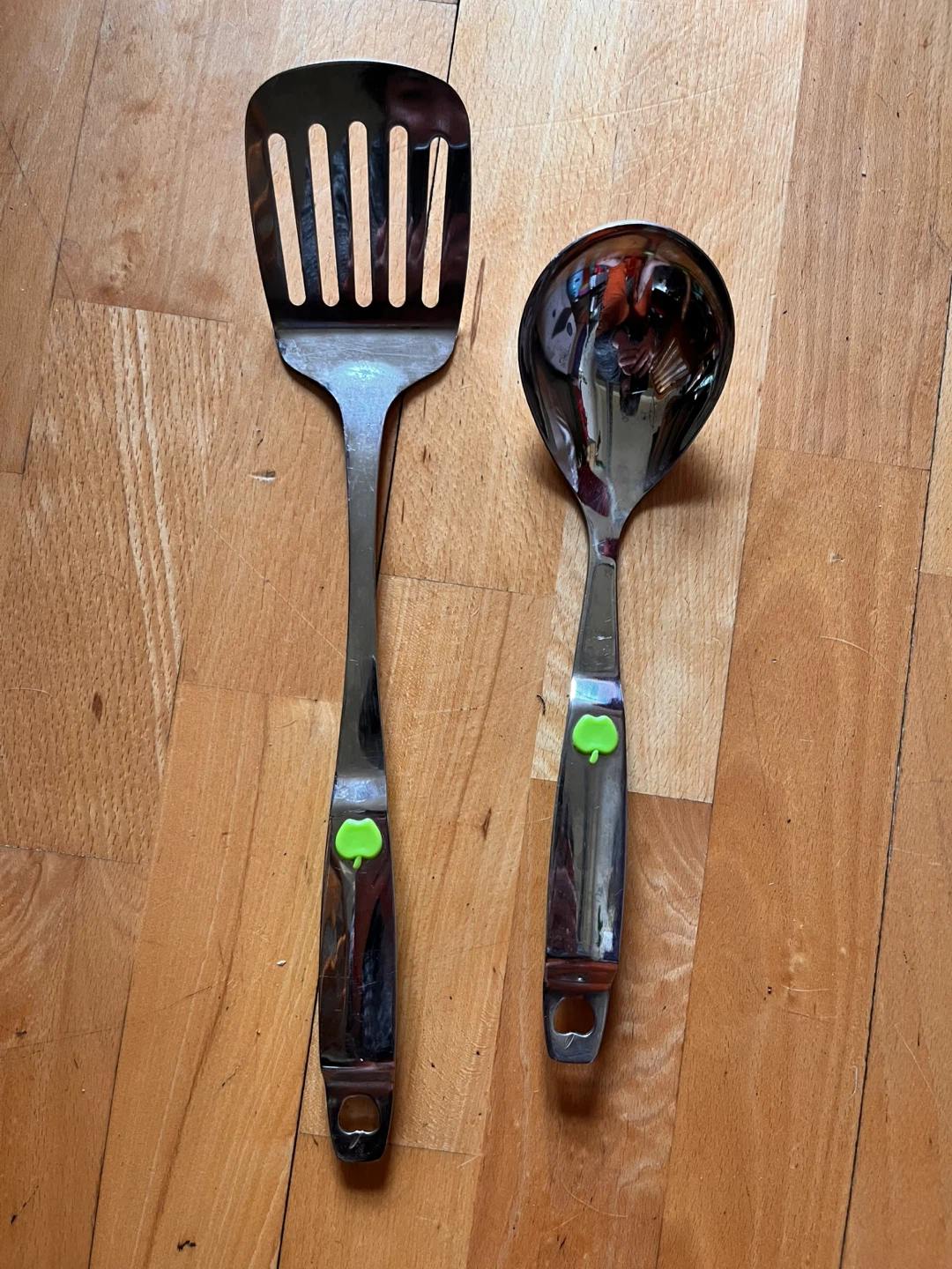 Spatula and Ladle Set with Green Apple Detail