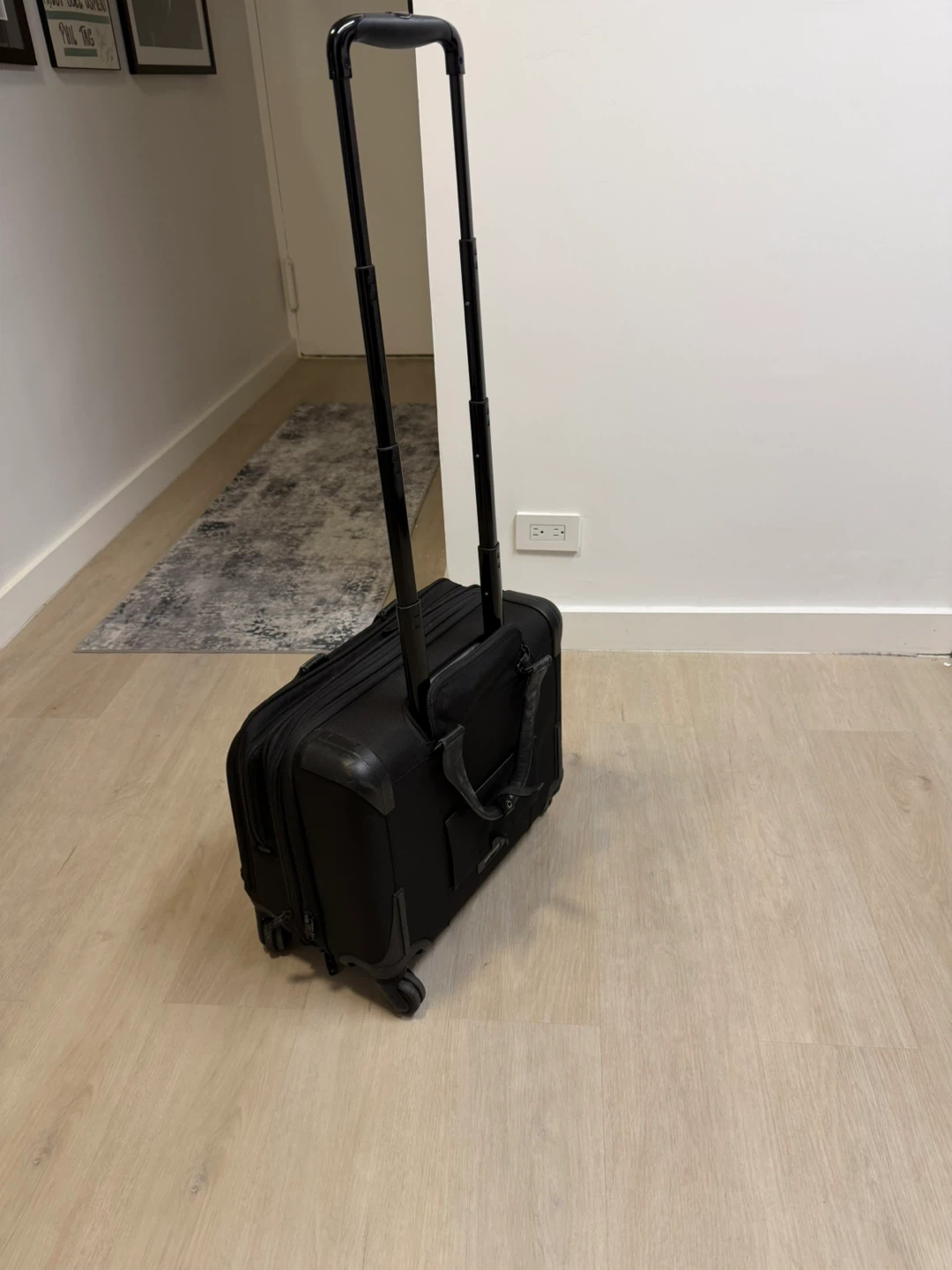Tumi Alpha Deluxe 4 Wheeled Laptop Case Brief - photo 4