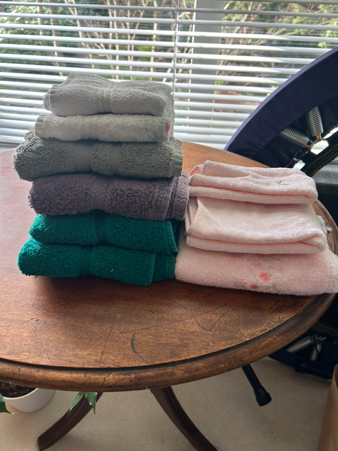 Hand towels and 2 wash clothes