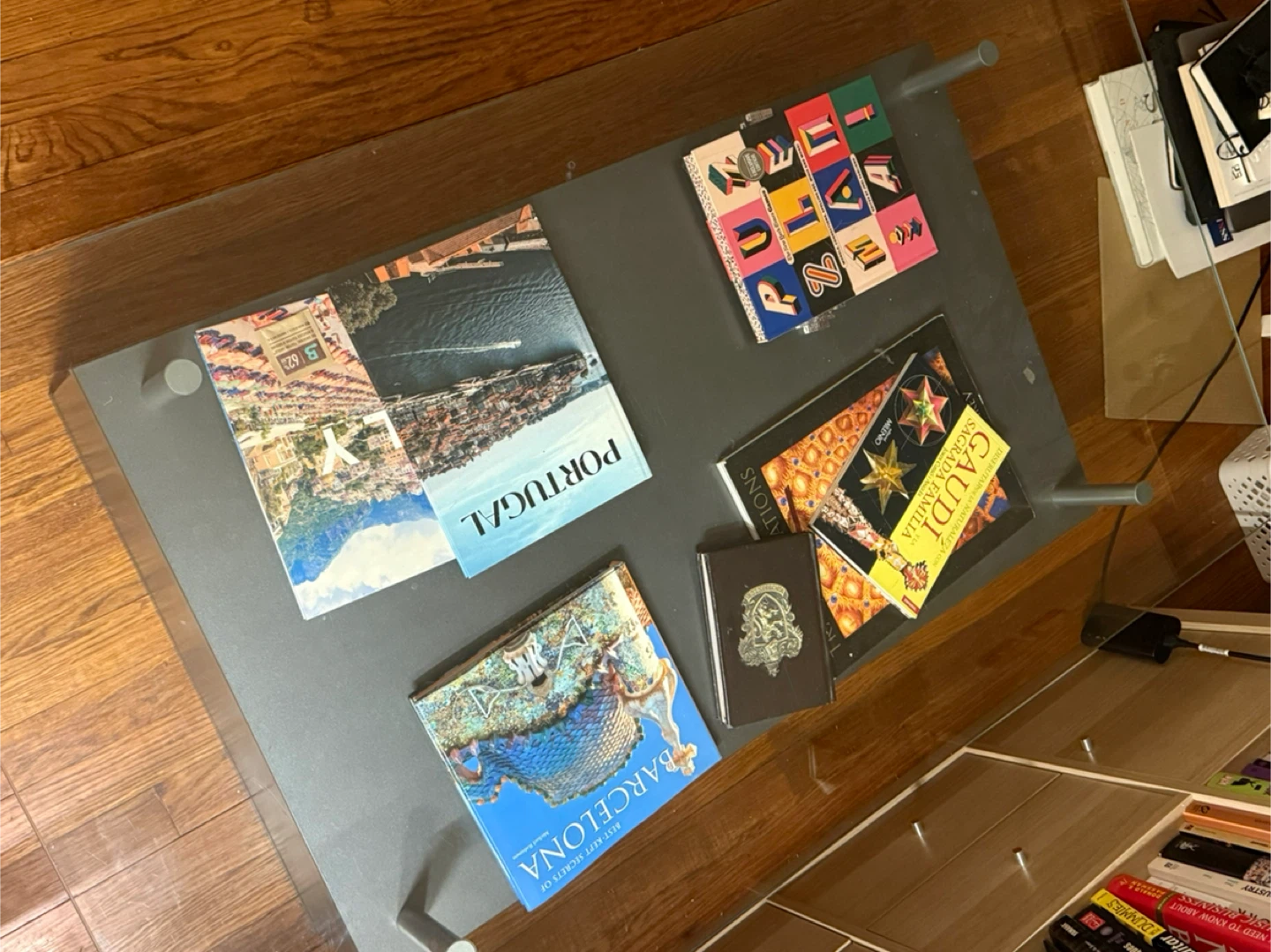 glass coffee table - photo 2