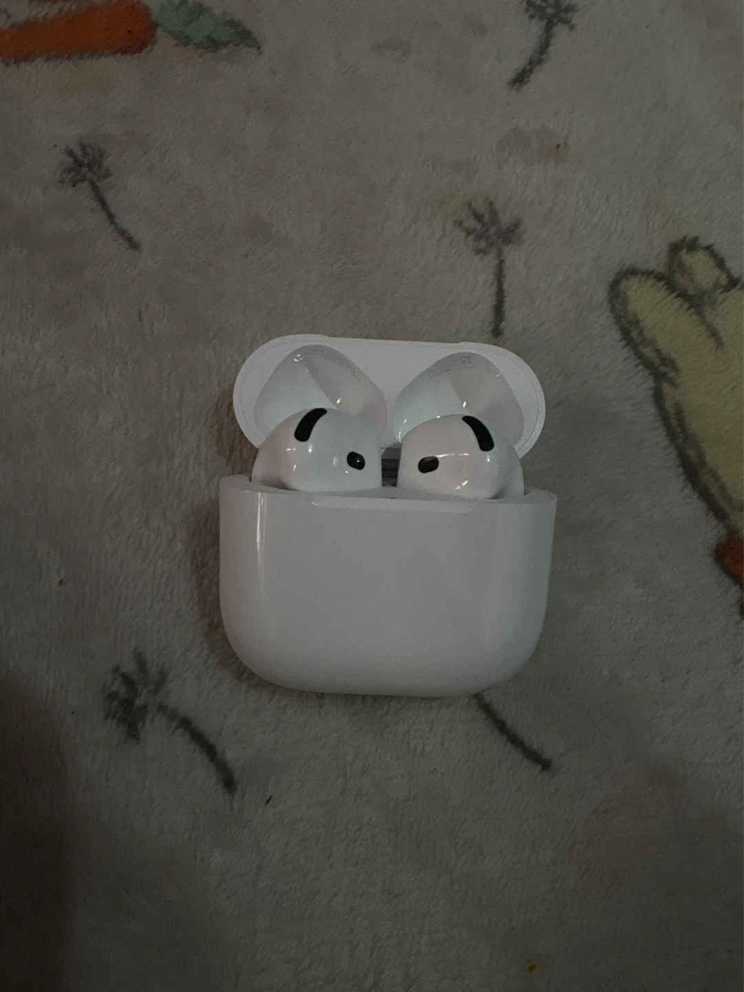 AirPod 4s - photo 2