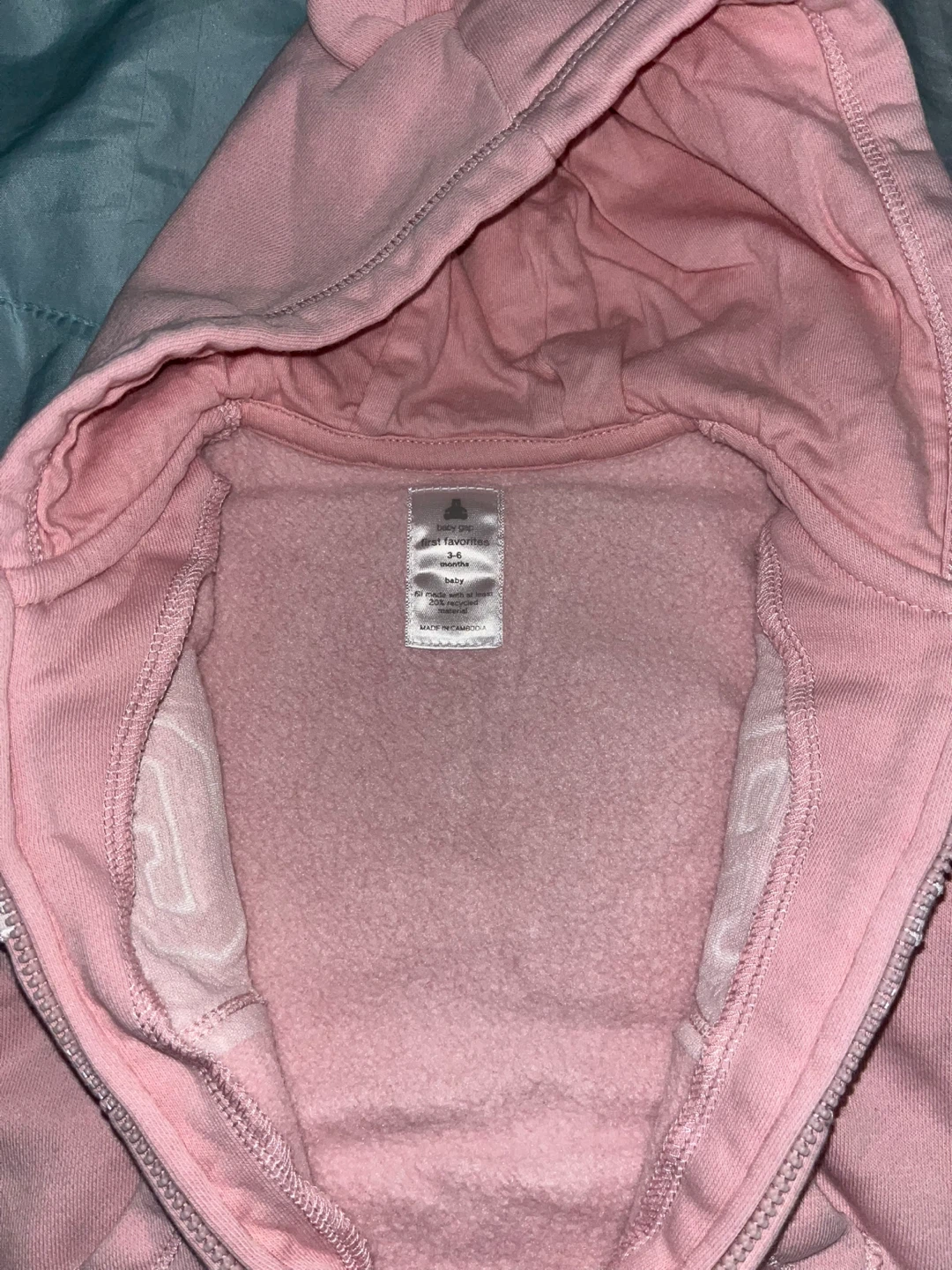 Selling this 3-6 month old Gap one piece. - photo 2