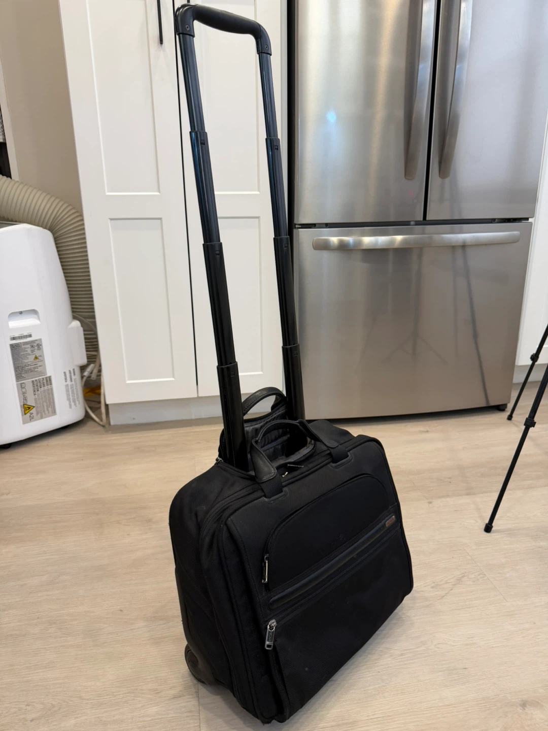 TUMI ALPHA 2 WHEELED COMPACT LAPTOP BRIEFCASE