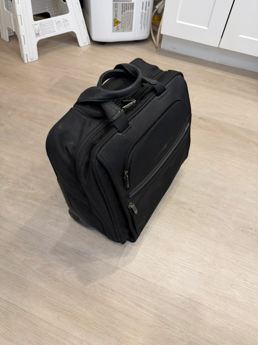 TUMI ALPHA 2 WHEELED COMPACT LAPTOP BRIEFCASE - photo 3